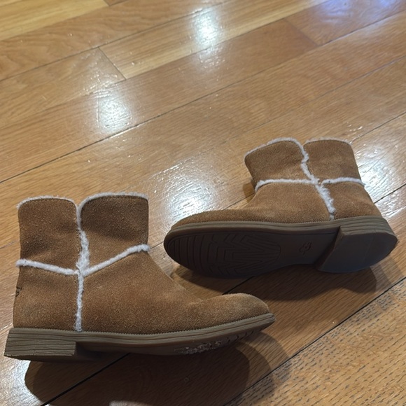 Ugg girl zipper boots size 11 . - Picture 8 of 10